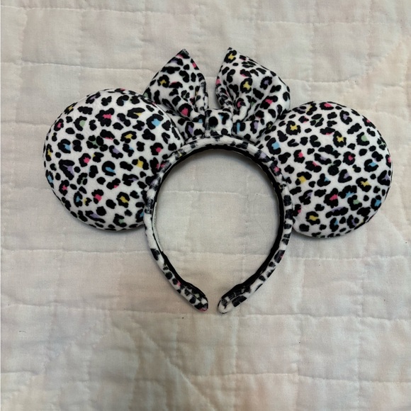 White/Rainbow Leopard Velvet Ear Headband - Picture 3 of 3